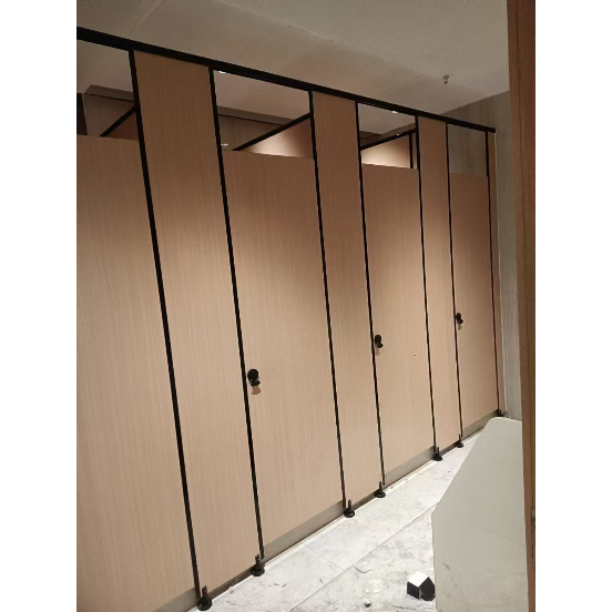 公共卫生间隔断价格